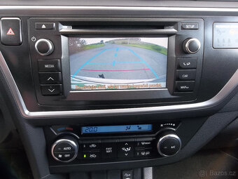 Toyota Auris 1,6 Kombi, r.v. 06/2015, najeto jen 103tkm - 12