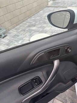 Ford Fiesta MK7 - 12