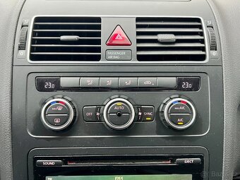 Volkswagen Touran 1,6 TDi / KLIMA / 7MÍST / DSG / 2015 - 12