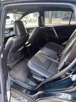 Toyota RAV4 Hybrid - číst celé - 12