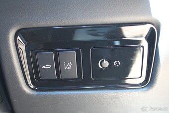 Jaguar XF 3.0d 221kW R-Sport 1.Maj 157000km Servis Jaguar - 12