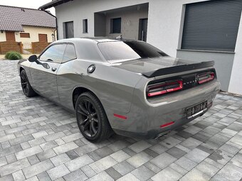 Dodge Challenger SXT PLUS - 12