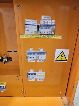 Stavební rozváděč 4x400V, 3x240V včetně kabelu - 12