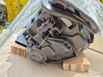 pravý přední světlomet VW Transporter (T6) , Multivan (T6) d - 12