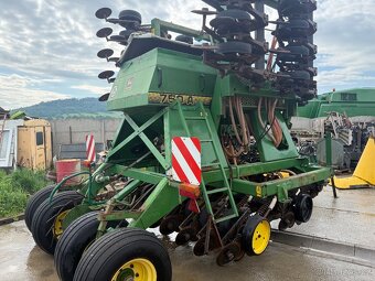 Sieci Stroj John Deere 750A - 12