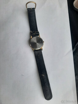 Hodinky více modelů náramkové. - 12