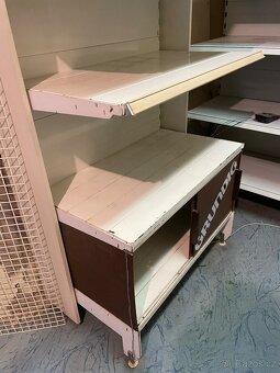 Kovové regály vybavení prodejny - 12