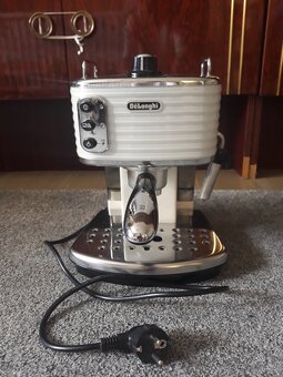 KÁVOVAR  ZN.  DELONGI  220  V. - 12