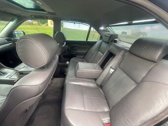 BMW Řada 7, BMW E38 2.8i - 12