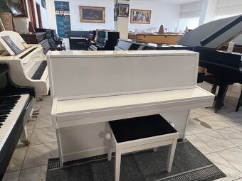 Bílé piano Petrof ve velmi dobrém stavu, PRODÁNO - 12