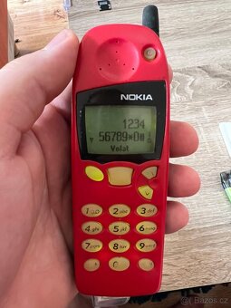 Prodám staré mobilní telefony s příslušenstvím - 12