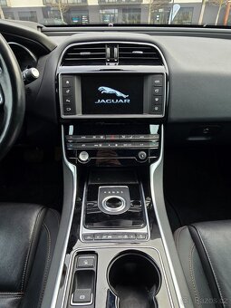 Jaguar XE 2.0d 132 kW - 12