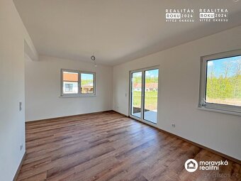 Prodej novostavby rodinného domu 4+kk se zahradou v Ivančicí - 12