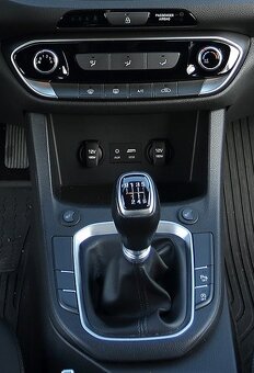 I30 hatchback - 12