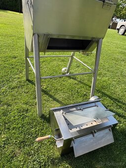 Nerezový gril s vnějším topeništěm - 12
