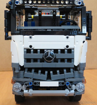 LEGO 42043 Mercedes-Benz Arocs 3245 - 12