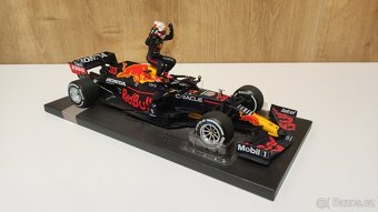 Max Verstappen 1:18 s figurkou - víťaz Monaco - 12