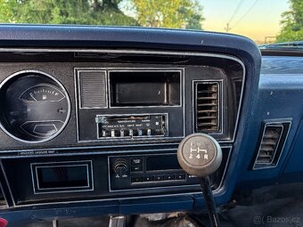 Dodge Ram D-250 1985 / 5.2l V8, Manuál, Klima - 12