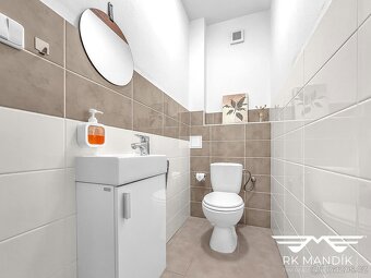 Prodej bytu 3+kk, ~73 m2 se zahradou ~317m2 a 4x stáním pro  - 12