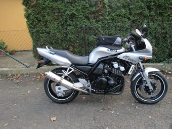 Yamaha FZS 600 Fazer - 12