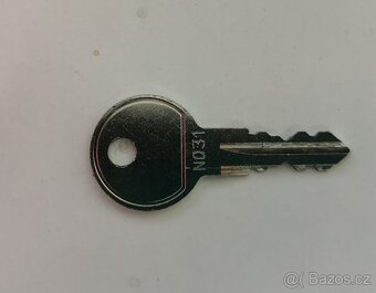 Thule nahradni dily, stresni nosic, pricnik na hagusy - 12