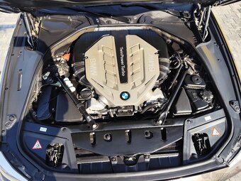 BMW Řada 5, 550I XDRIVE - 12