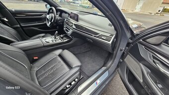 BMW Řada 7, BMW 750 i 390KW - 12