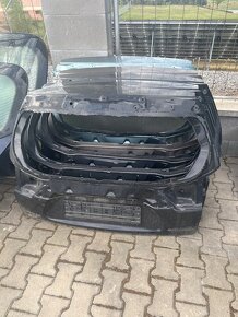 MITSUBISHI - ZADNÍ DVEŘE - 12