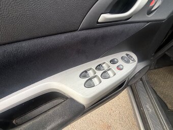 Honda Civic 1,8 VTEC 1.majitel najeto 107000 km - 12