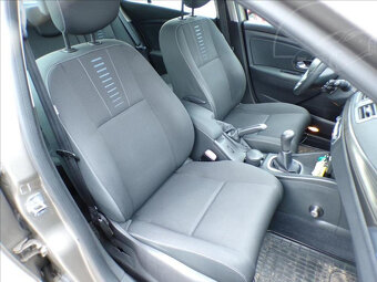 Renault Megane 1,6 16V DIGI.KLIMA,1.MAJITEL - 12