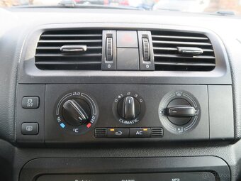 ŠKODA ROOMSTER 1.2 HTP 51kW 1.MAJITEL MÁLO KM - 12