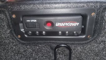 NOVÝ KRYT KORBY DODGE RAM LIMITED ČERNÁ PERLEŤ - 12
