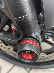 Ducati Streetfighter V2 Ducati Red s doplňky - 12