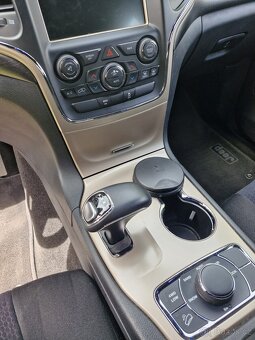Jeep Grand Cherokee - 12
