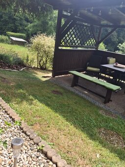 Prodej útulné chaty s bazénem, zahradou a pergolou - 12