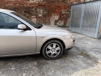 Ford Mondeo - 12