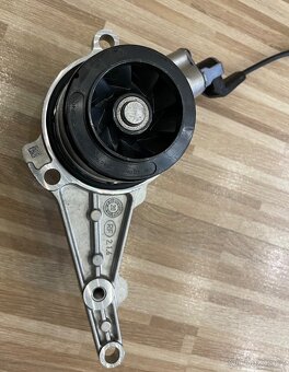 Sada rozvodů orginál 05L198119A originál s pumpou - 12