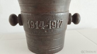 Starý válečný litinový hmoždíř s dělem a rokem 1914-1917 - 12