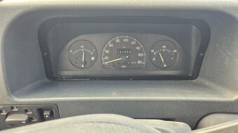 Obytná dodávka pro 4 osoby - 12