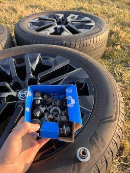Prodám originál Toyota ALU černé disky R19 + pneu - 12