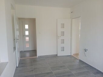 Prodej dvou domů v Českých Velenicích - 12