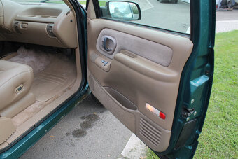 1995 Chevrolet Suburban 4WD 5.7 V8 - 12