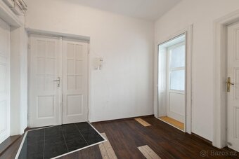 Prodej bytu 4+1 (139m2)  s garáží a zahradou, ul. Poděbradov - 12