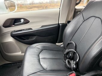 Chrysler Pacifica - 12