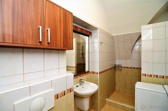 Pronájem zrekonstruovaného bytu 2+kk v centru města - 12