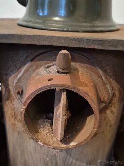Holandská litinová kamna s konvicí na vodu - 12
