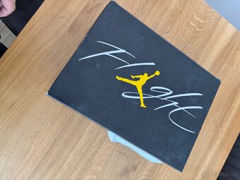 Nike AIR JORDAN 4 RETRO Thunder - 12