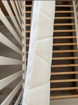 Dřevěná postýlka. - 12