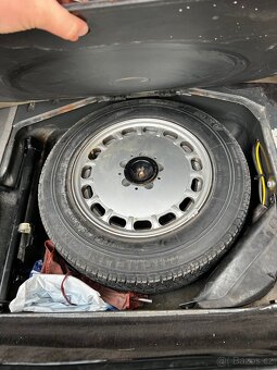 Mercedes-Benz 560 SEC (W126) - 12