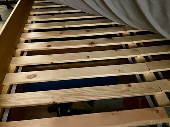 Prodám masivní dubovou postel 160cm s úložným prostorem - 12